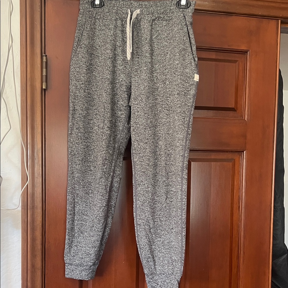 Vuori Halo Performance Jogger size small with a waist of 13 1/2”